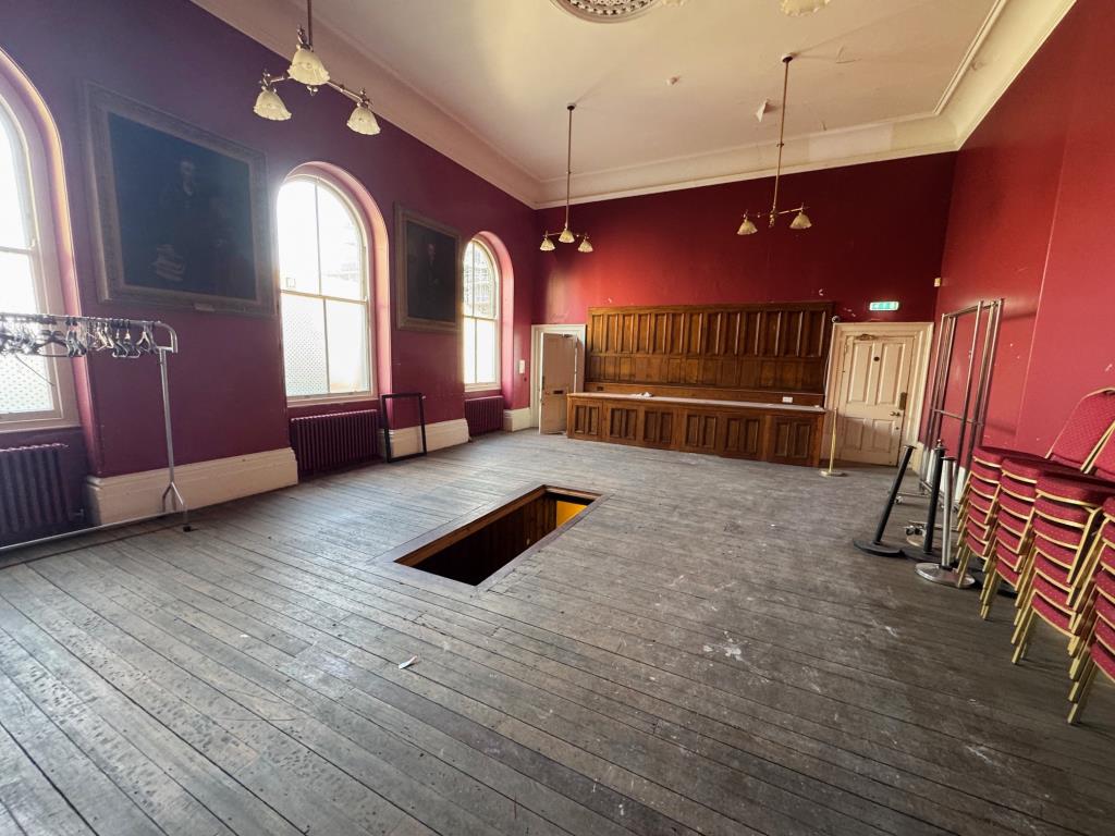 Lot: 112 - ICONIC & HISTORIC PERIOD HIGH STREET BUILDING WITH POTENTIAL - First floor room 3